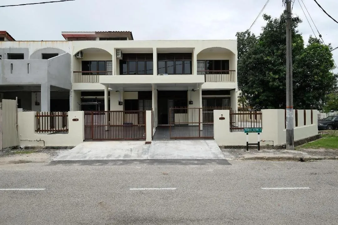 Clp Perai Homestay Near Sri Muniswarar Temple
